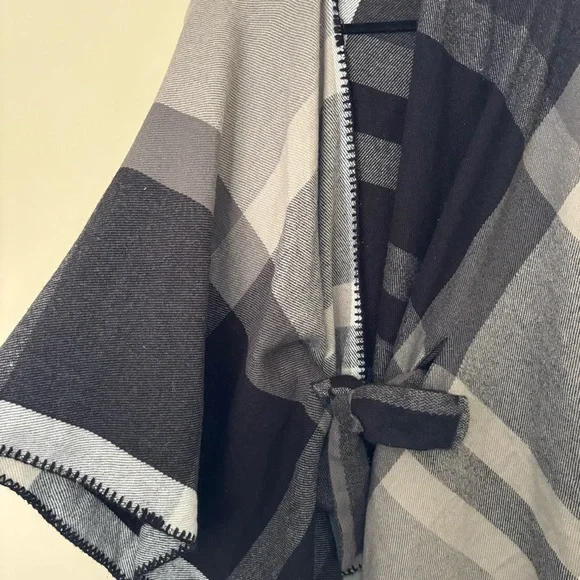 Torrid Women’s Grey & Black Plaid Belted Ruana - Picture 4 of 8